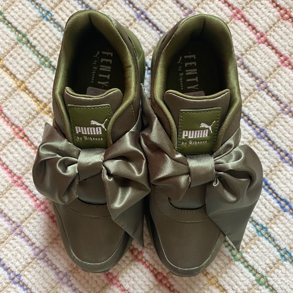 LIMITED EDITION PUMA BY RIHANNA FENTY BOW WOMEN’s SNEAKER: size 5/5.5 - Picture 3 of 7